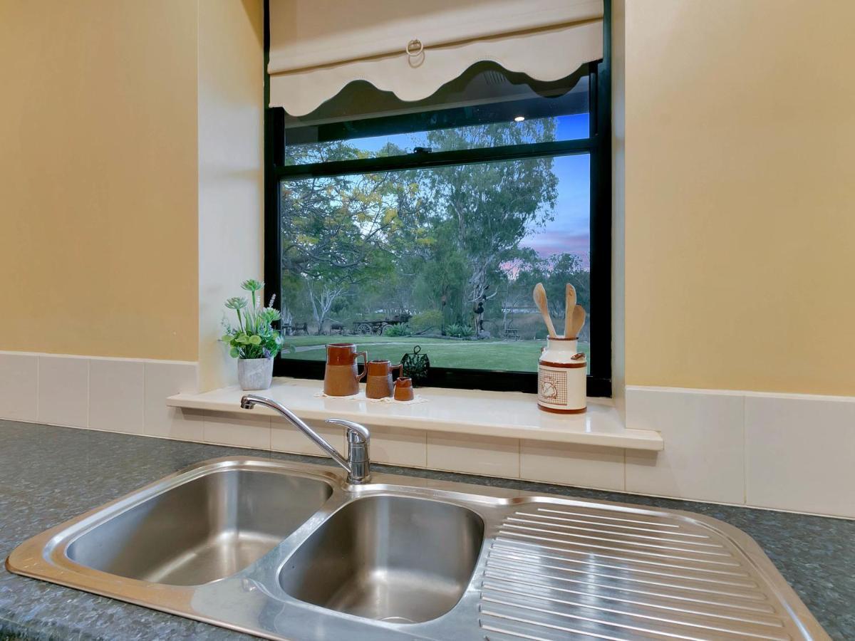 Lake Bywater Cottage Walker Flat Bagian luar foto