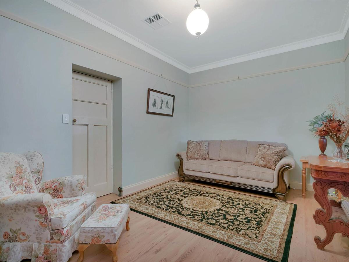 Lake Bywater Cottage Walker Flat Bagian luar foto